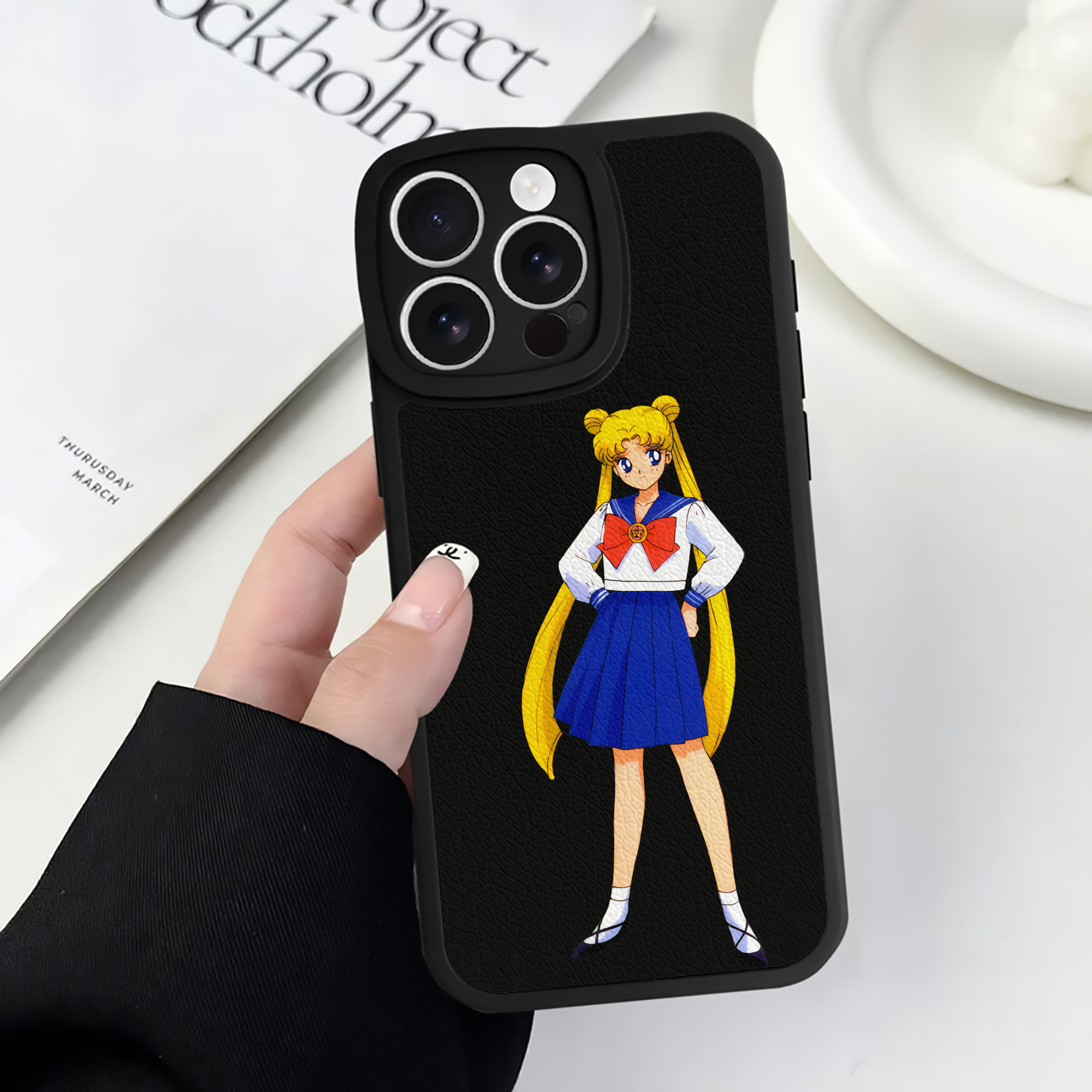 （画像用） 美少女戦士セーラームーン 愛野 美奈子 あいの みなこ Sailor Moon Aino Minako 【iPhone 16シリーズ対応】シリコンスマホケース（レザー調） 材質：シリコン